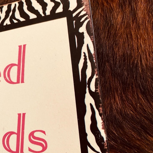 EUC - Antique Looking Metal Sign which reads Big Girls Like Big Diamonds - Picture 3 of 6